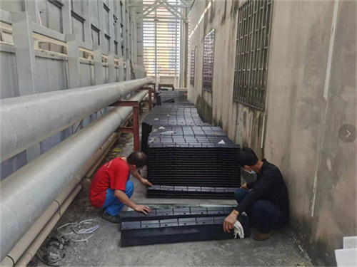 冷卻塔連接溢出水現(xiàn)象原因(冷卻塔冒水蒸汽是什么原因)